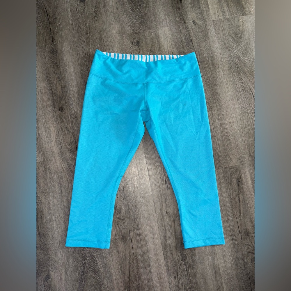 Lululemon | Aqua Cropped Leggings